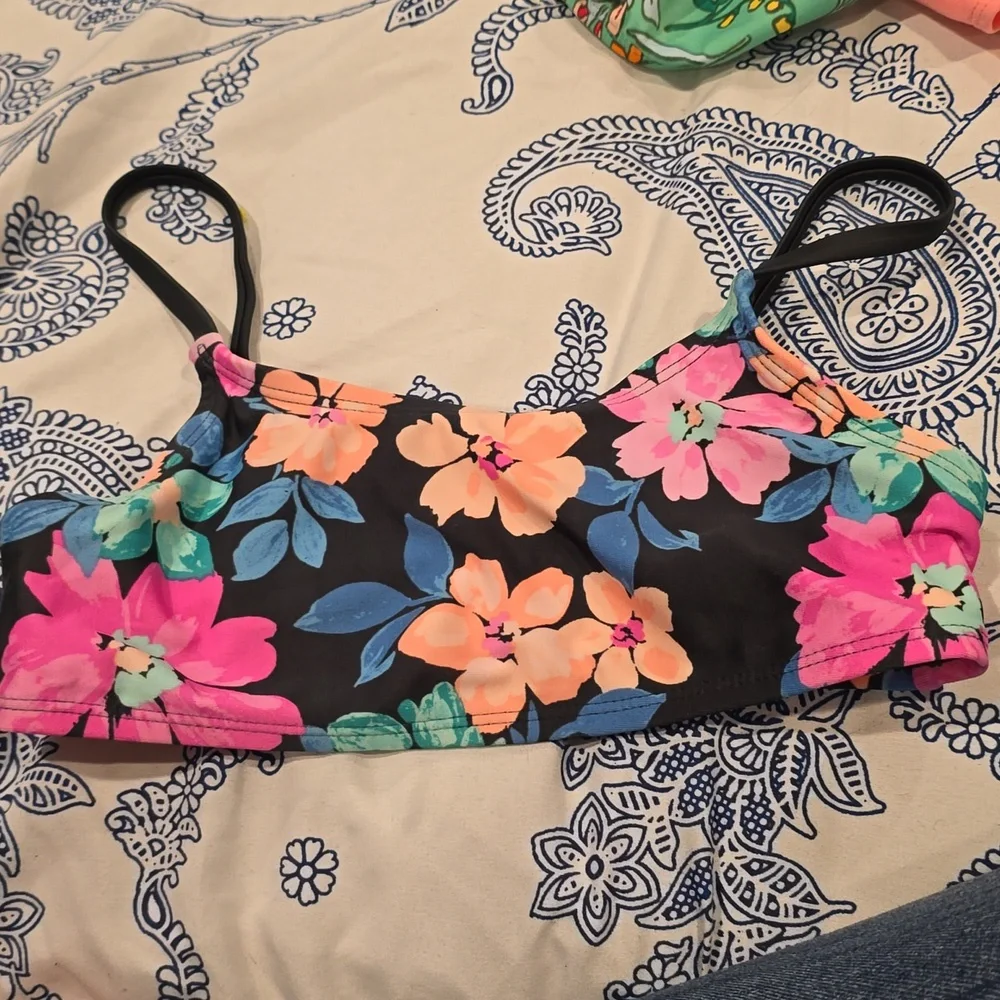 ❤️10/$13 New girls bikini top